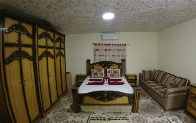 Petra Antique House