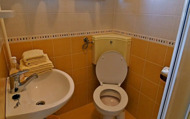 Scenic Retreat Rooms and Family Apartment