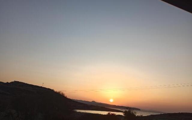 Peaceful studio apartment near the sea!