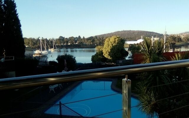 Waterfront Lodge Motel