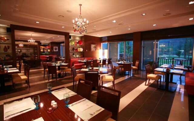 Adonis Hotel