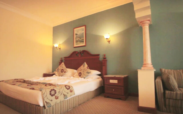 Titanic Palace - Families and Couples only