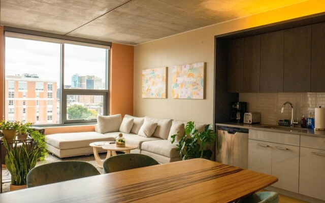Designer, Spacious 1BD in Historic District