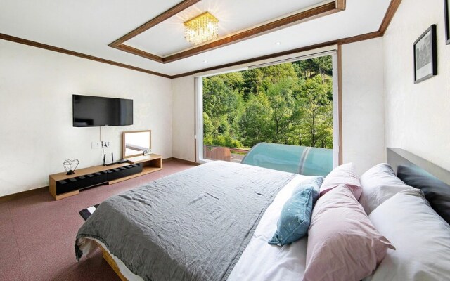 Kkoristar Pool and Spa Pension