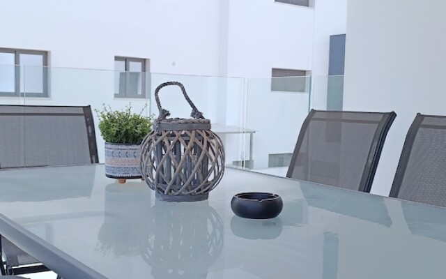 Larvella Estia Luxury Suites