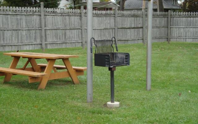 Pinconning Trail Inn Motel