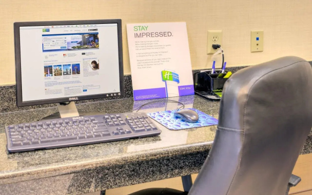 Holiday Inn Express & Suites Granbury by IHG