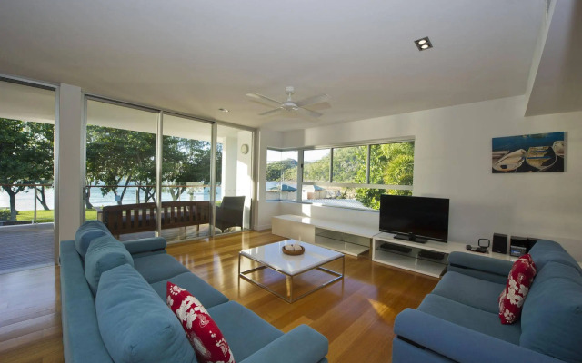 Maggies Beachfront Apartments
