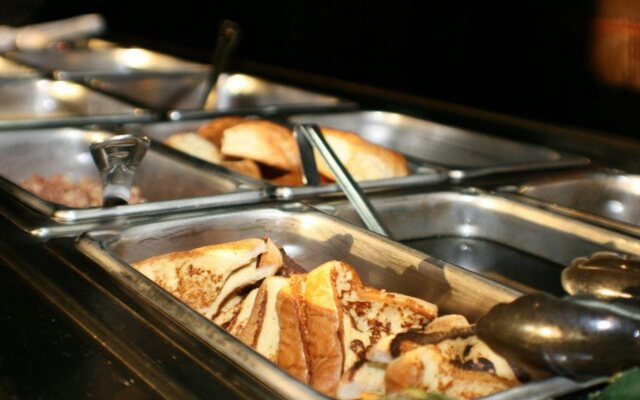 Holiday Inn & Suites Across From Universal Orlando by IHG