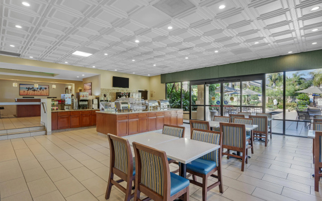 Best Western Plus South Coast Inn