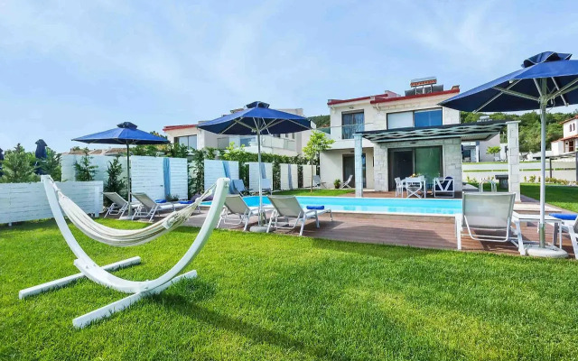 W Villas Halkidiki