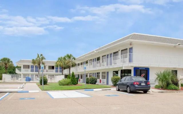 Motel 6 Gulfport, MS – Airport