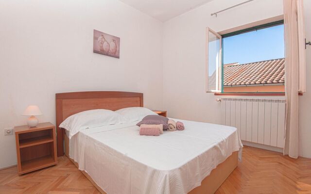Amazing Apartment in Brodarica With 3 Bedrooms and Wifi