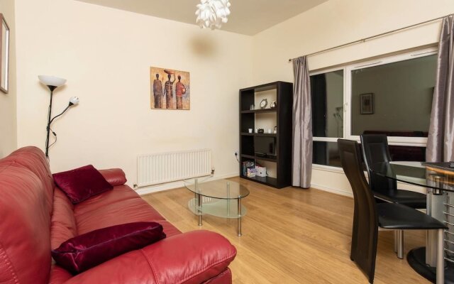 Top Floor Apt Near City Centre