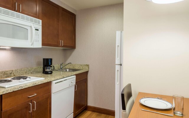 Homewood Suites by Hilton St. Louis Riverport - Airport West