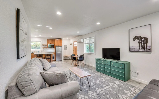 Welcoming Grants Pass Retreat - Walk to Park!