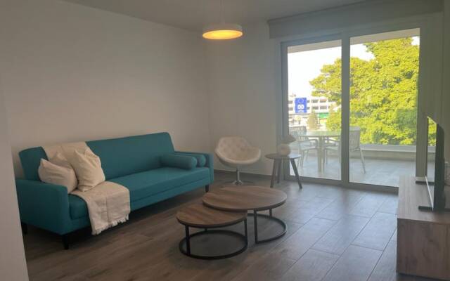 Phaedrus Living Coral Suites Allure