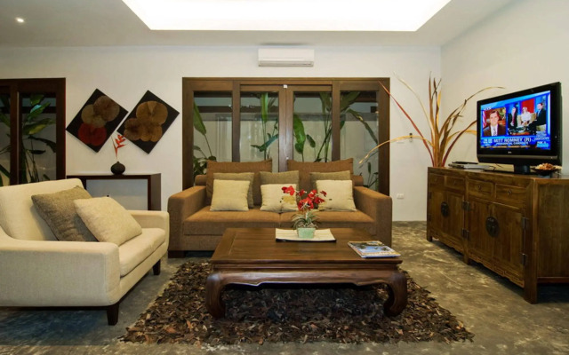 Villa Kama by Holiplanet