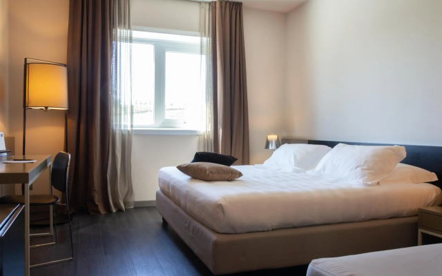 G Hotel