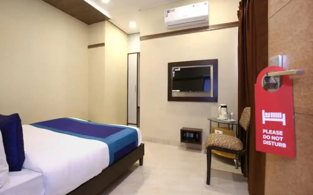 OYO 9822 Hotel Seven