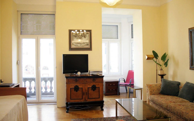 Central Holiday Apartments