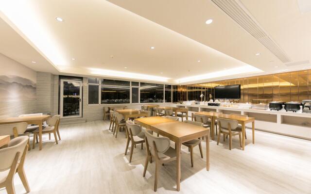 Ji Hotel Xinchang Dafo Temple