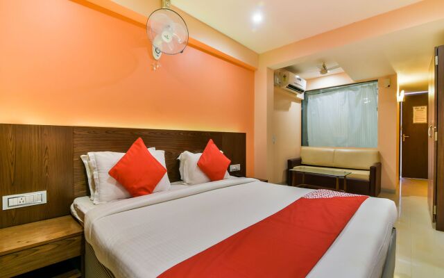 OYO 15944 Hotel Three Seas