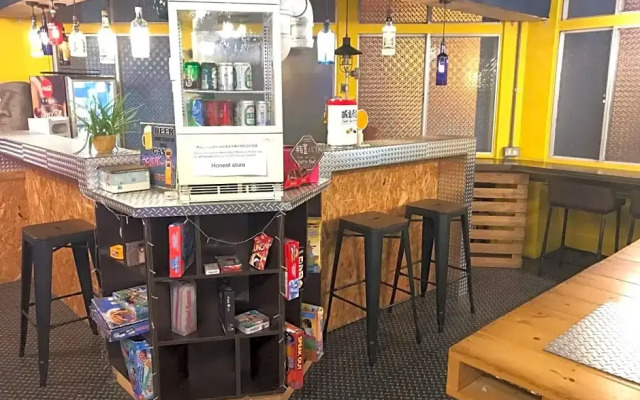 Hive Bed and Backpacker