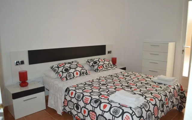 Ground floor apartment 1 bdr, private patio, South facing