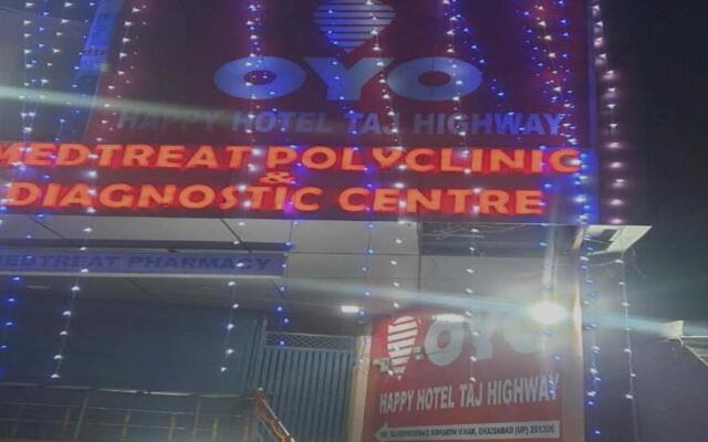 POP IAE488 Happy Hotel Taj Highway