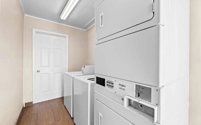 Quality Inn & Suites Port Lavaca near Lighthouse Beach