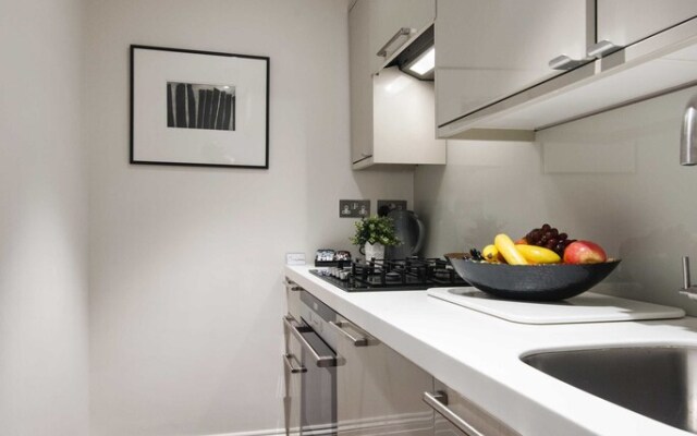 The Bright Airlie Gardens Apartment - DMG