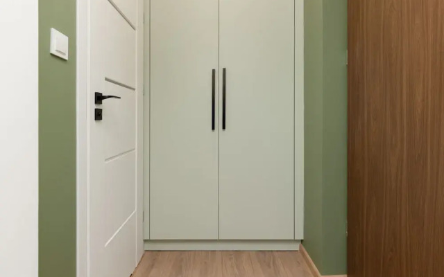 Kolorowa Studio Apartment by Renters