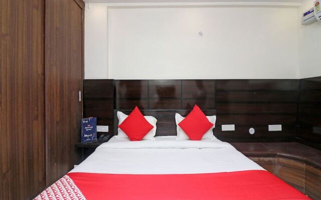 OYO 26170 Hotel Manzana