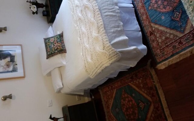 Captain's Cottage Bed & Breakfast