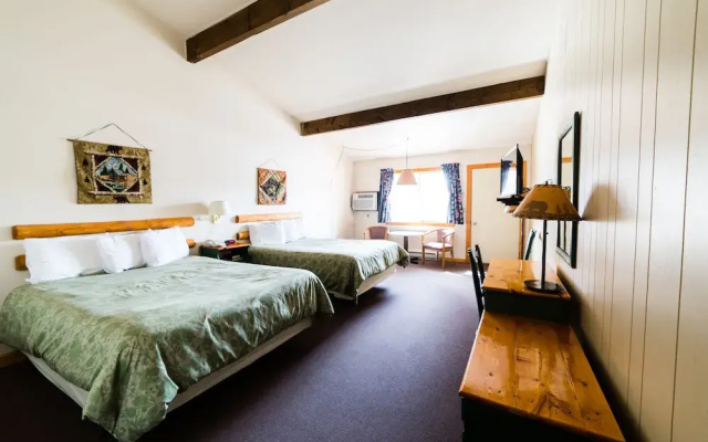 Hiawatha Lodge Inn
