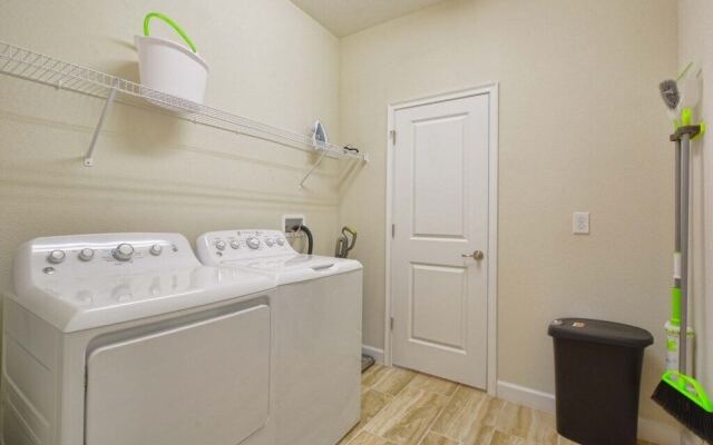 Storey Lake-5 Bedrooms home w/pool-1650ST