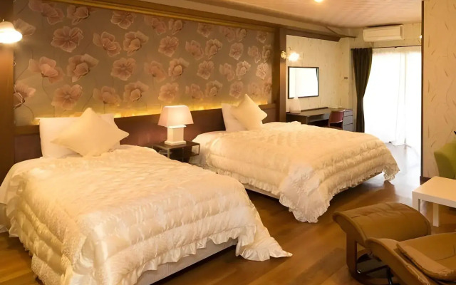 Yufuin Besso Shikisai Hotel