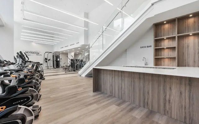 AQUA Corner Unit w Amazing View 614