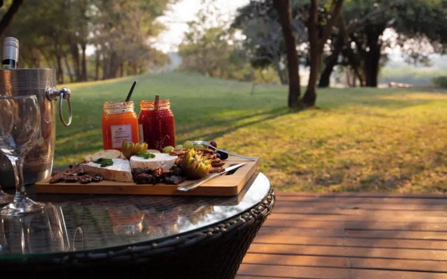 Kayova River Lodge