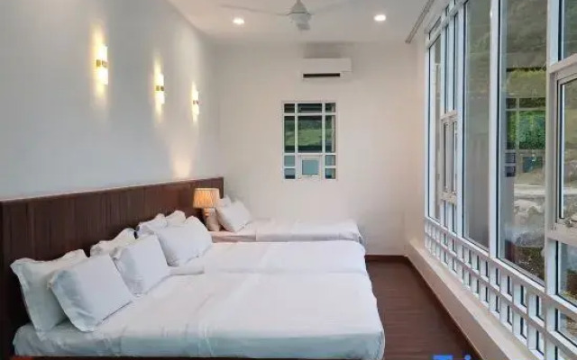 Sling & Stone Mountain Suites