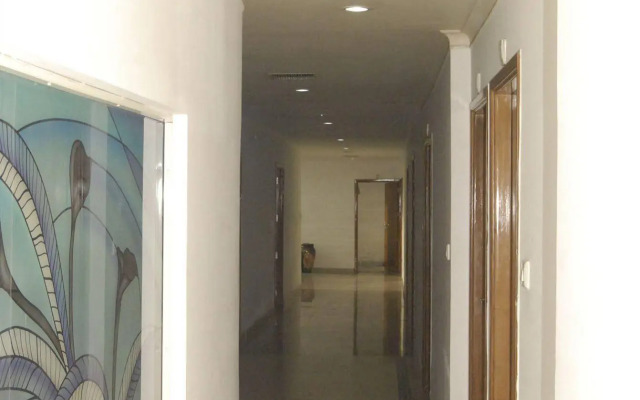 OYO 13365 Hotel Teg Royal