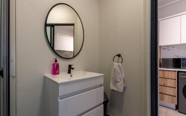 Lovely 1 Modern bedroom in Waterfall City