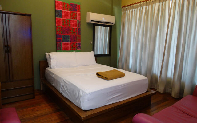 The Purple Tree Bed & Breakfast