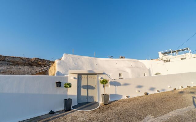 Cally Cave House