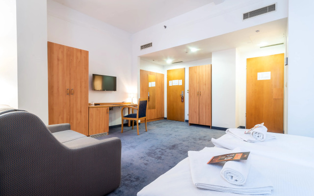 Отель East City