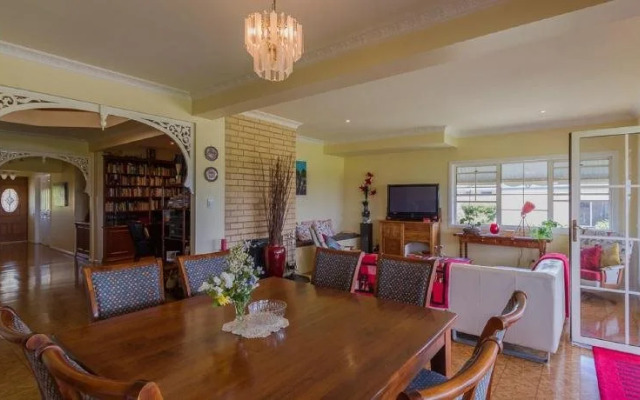 Grovely House Bed & Breakfast