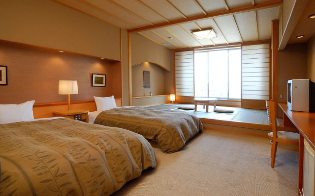 Tenku Kaiyu no Yado Suehiro