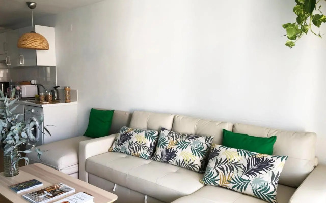 New Stunning Seaview Apartment with lovely balcony