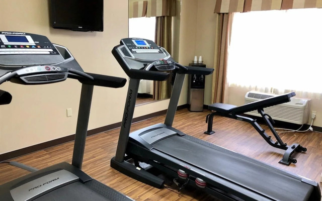Quality Inn & Suites Hendersonville - Flat Rock